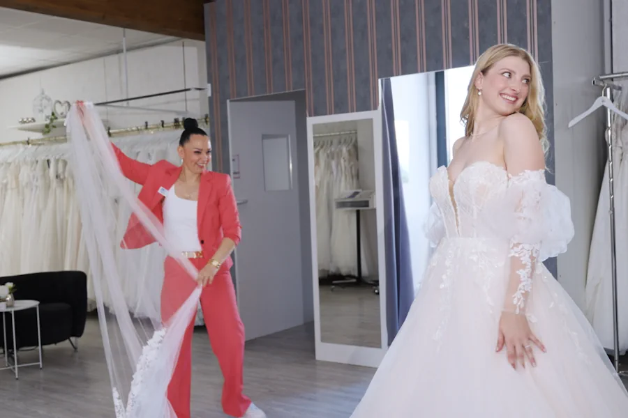 Hochzeitskleider Anprobe im Kleider Müller