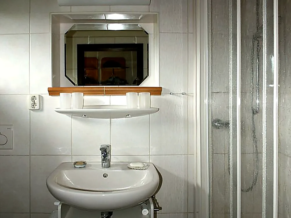 Badezimmer mit Dusche