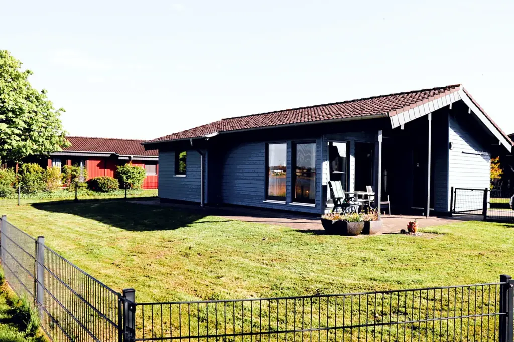 Ferienhaus B14 mit Rasen und Terrasse